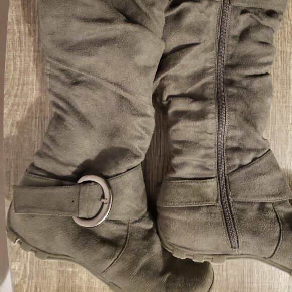 Soft Suede boots - Picture 1 of 6